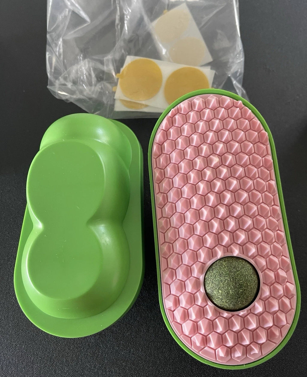 2pcs Wall Sticky Licking Ball Toys Wall Self Massage Comb Scratchers for