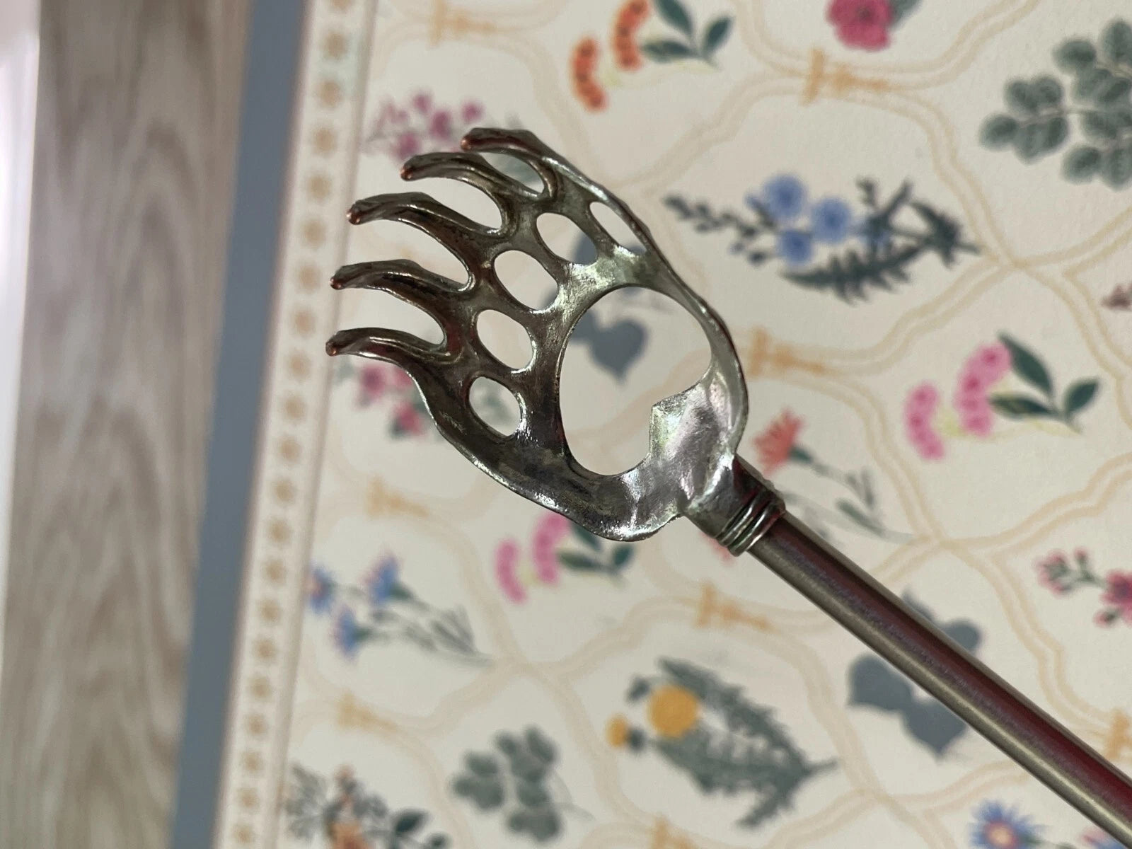 Metal Animal Bear Claw Back Scratcher w/ Wooden Handle 24"