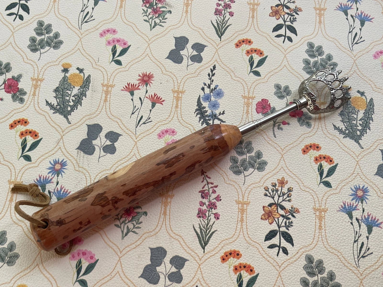 Metal Animal Bear Claw Back Scratcher w/ Wooden Handle 24"